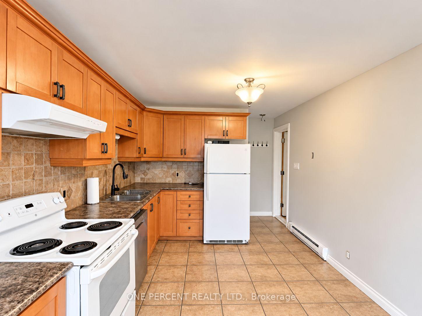 Photo 12 of 526 Highland Crescent, Brock, Beaverton — HOMEH