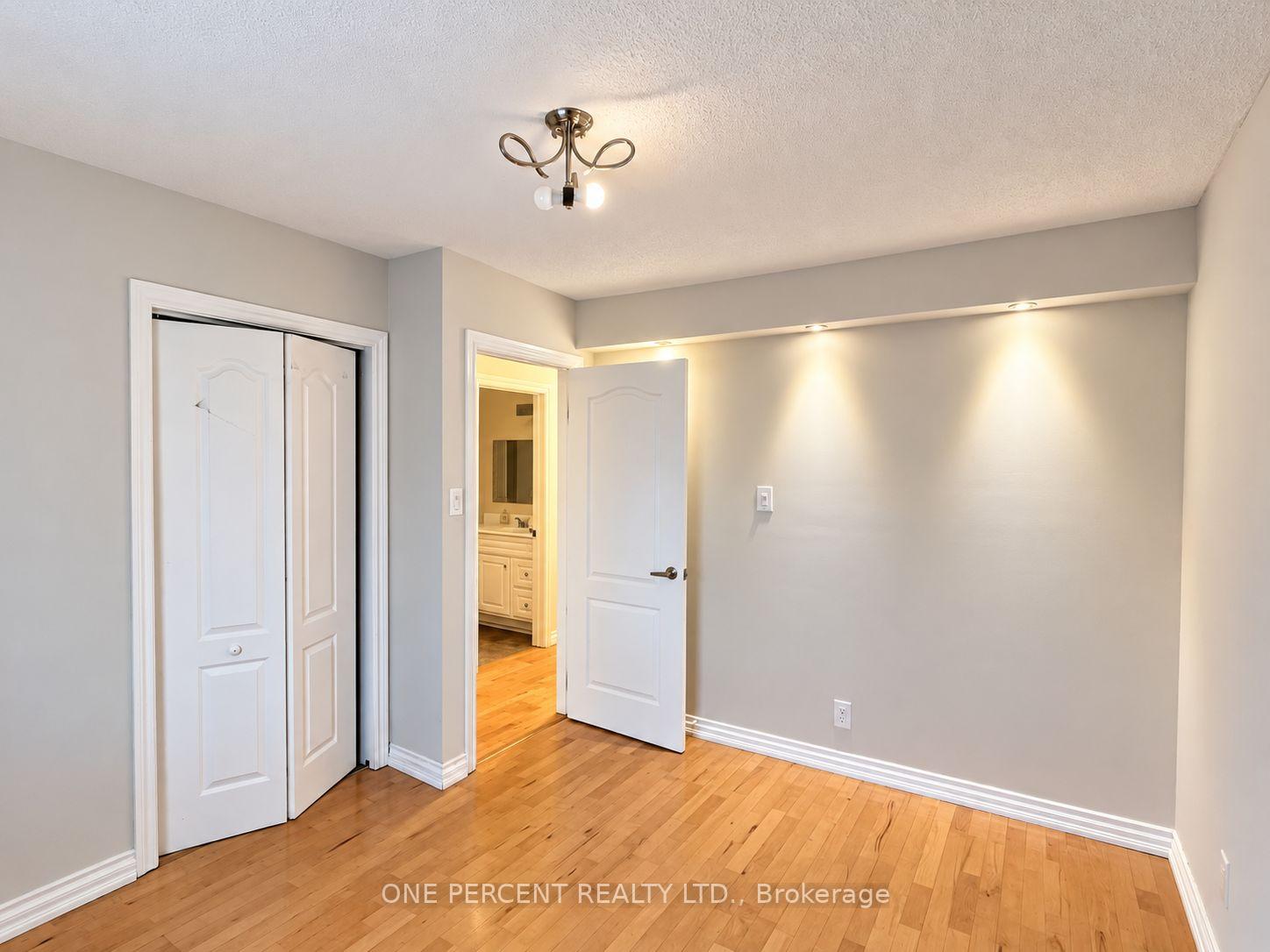 Photo 15 of 526 Highland Crescent, Brock, Beaverton — HOMEH