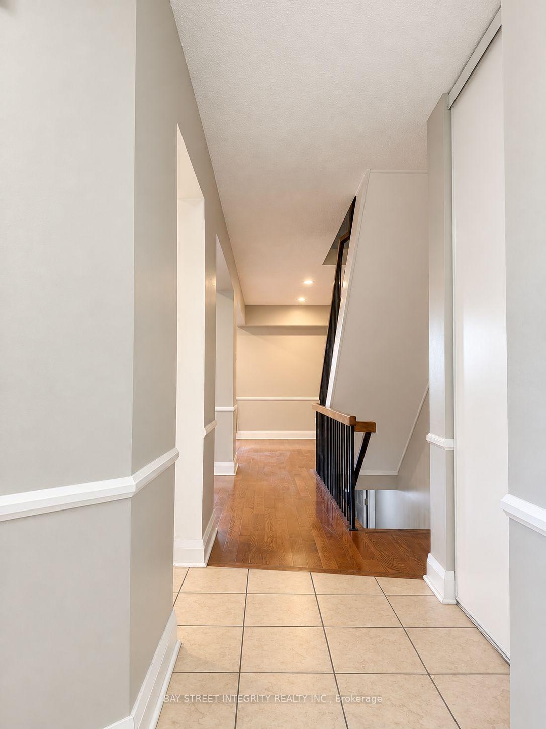 Photo 4 of Unit 29, 1580 Lancaster Drive, Oakville, Falgarwood — HOMEH
