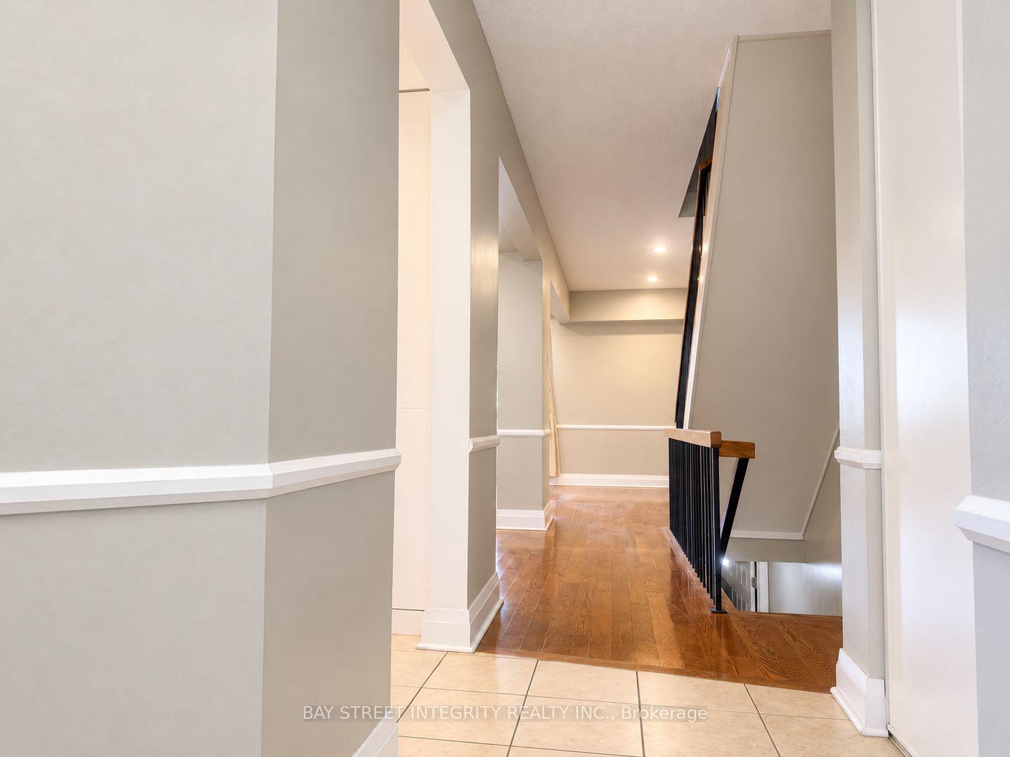 Photo 5 of Unit 29, 1580 Lancaster Drive, Oakville, Falgarwood — HOMEH