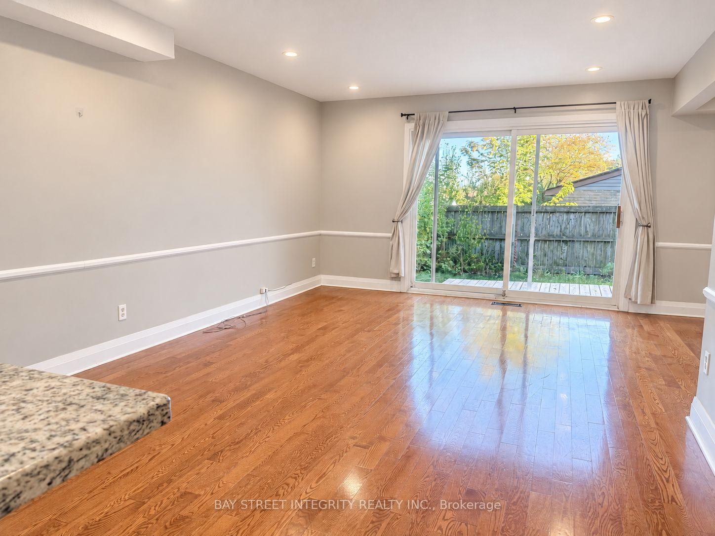 Photo 10 of Unit 29, 1580 Lancaster Drive, Oakville, Falgarwood — HOMEH