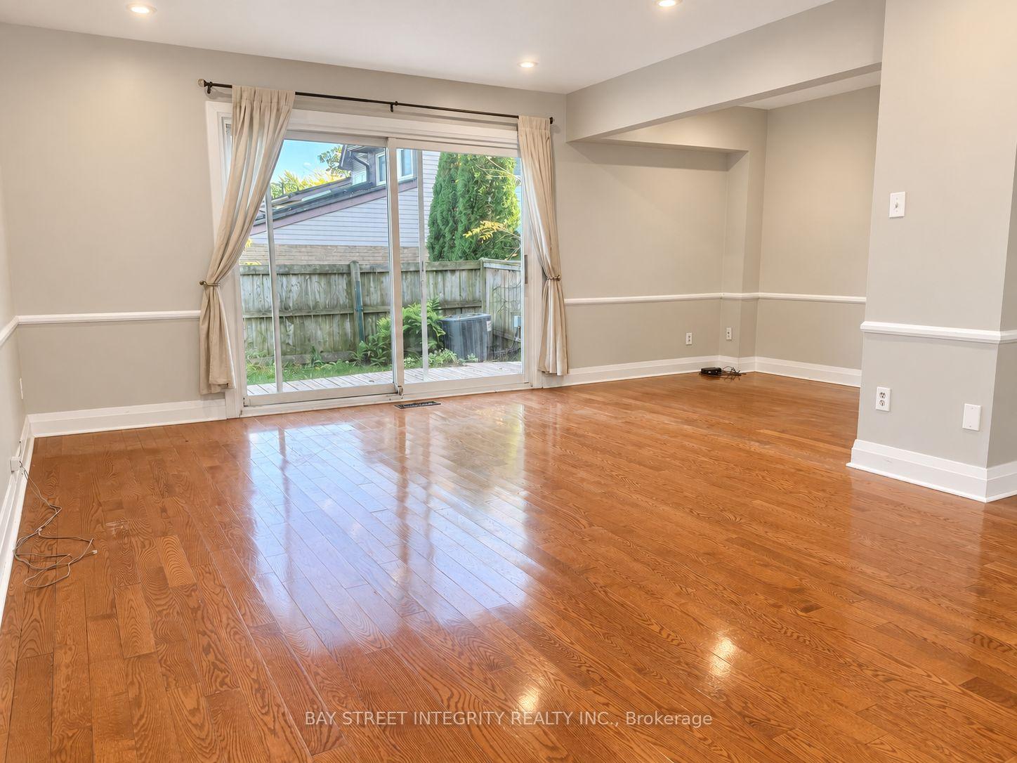 Photo 11 of Unit 29, 1580 Lancaster Drive, Oakville, Falgarwood — HOMEH