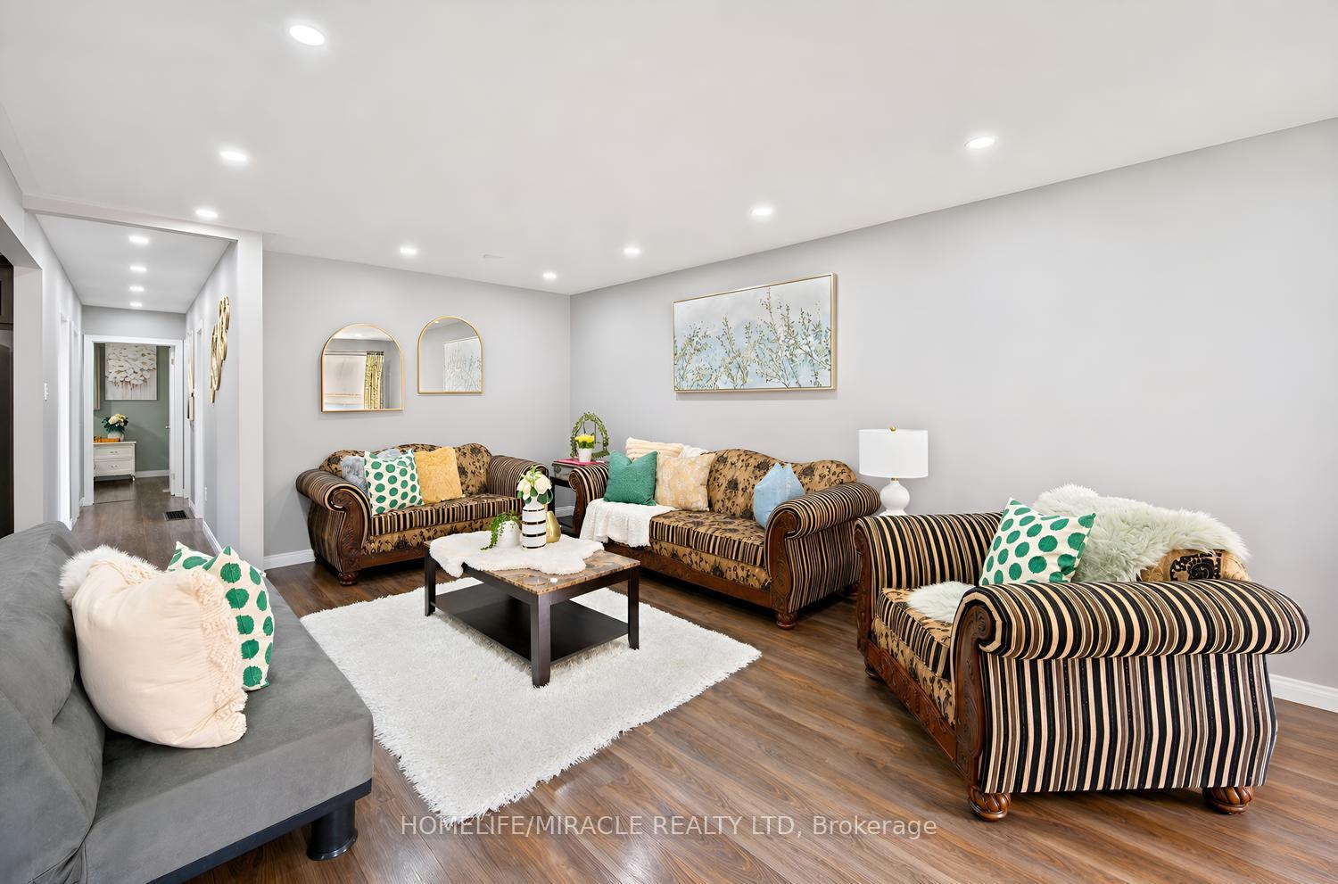 Photo 7 of 14 Tinton Crescent, Etobicoke, West Humber-Clairville — HOMEH