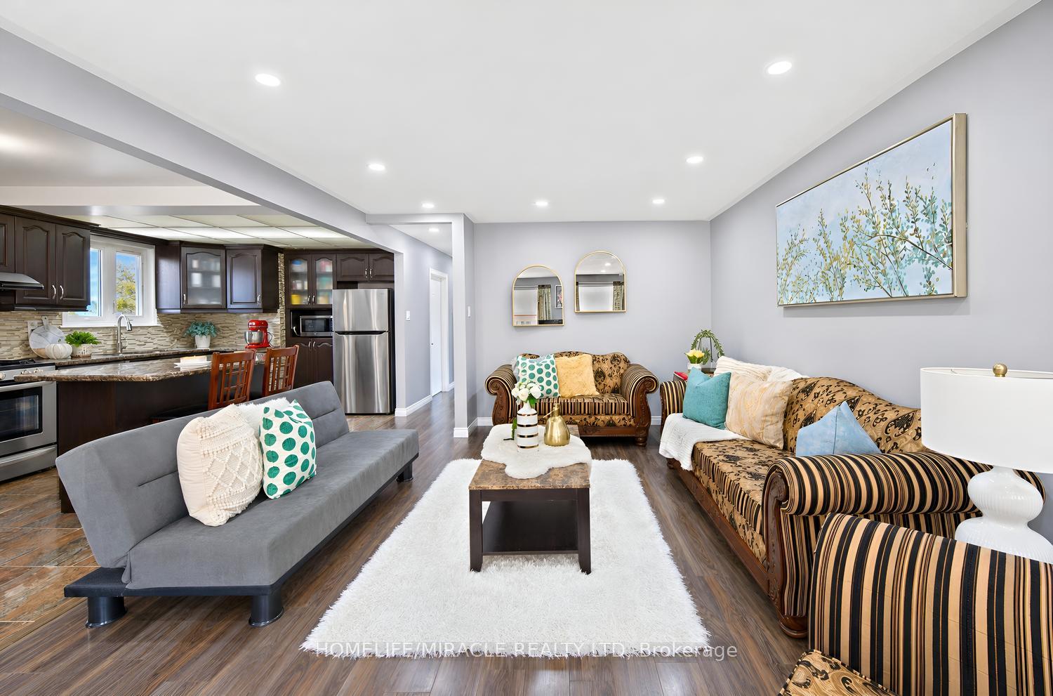 Photo 10 of 14 Tinton Crescent, Etobicoke, West Humber-Clairville — HOMEH