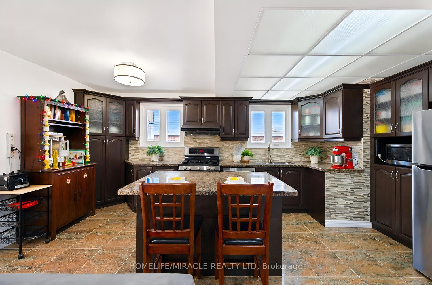 Photo 14 of 14 Tinton Crescent, Etobicoke, West Humber-Clairville — HOMEH