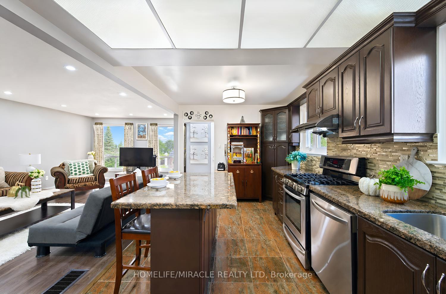 Photo 15 of 14 Tinton Crescent, Etobicoke, West Humber-Clairville — HOMEH