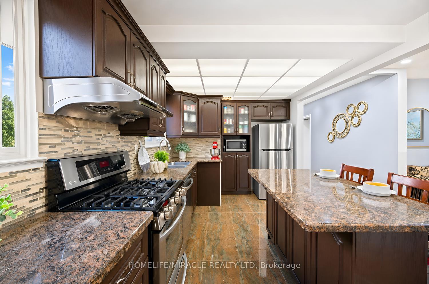 Photo 17 of 14 Tinton Crescent, Etobicoke, West Humber-Clairville — HOMEH