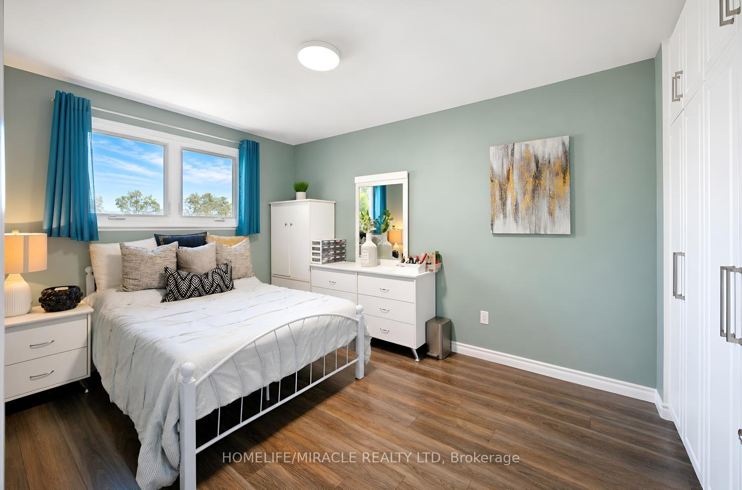 Photo 20 of 14 Tinton Crescent, Etobicoke, West Humber-Clairville — HOMEH