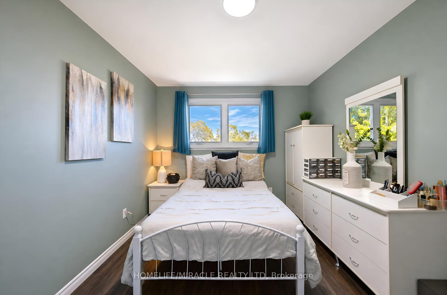 Photo 21 of 14 Tinton Crescent, Etobicoke, West Humber-Clairville — HOMEH