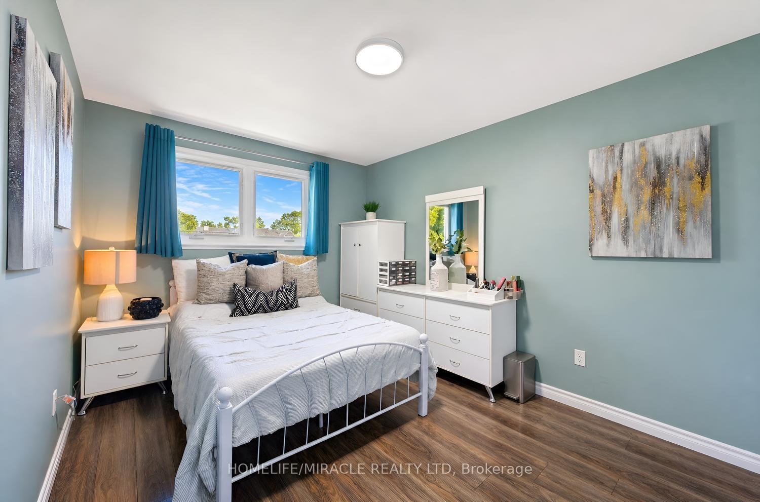 Photo 22 of 14 Tinton Crescent, Etobicoke, West Humber-Clairville — HOMEH