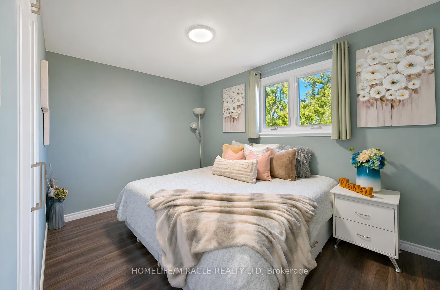 Photo 23 of 14 Tinton Crescent, Etobicoke, West Humber-Clairville — HOMEH