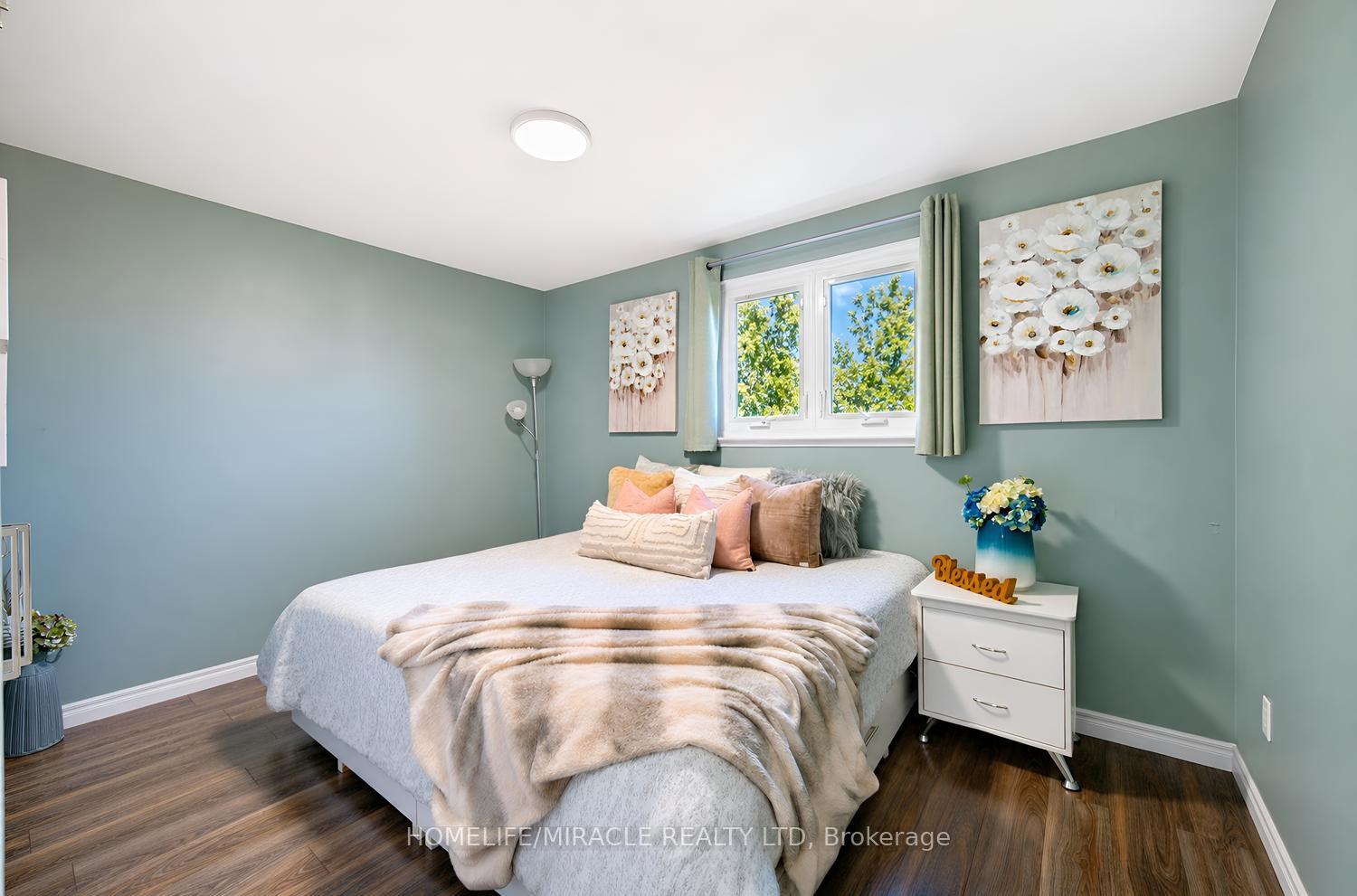 Photo 24 of 14 Tinton Crescent, Etobicoke, West Humber-Clairville — HOMEH