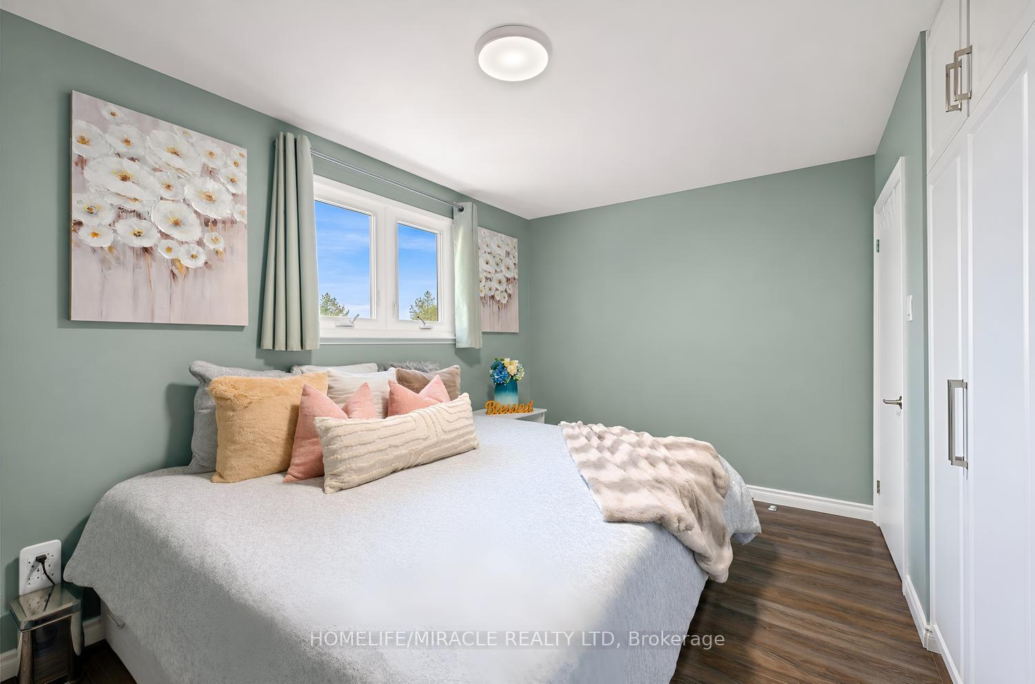 Photo 25 of 14 Tinton Crescent, Etobicoke, West Humber-Clairville — HOMEH
