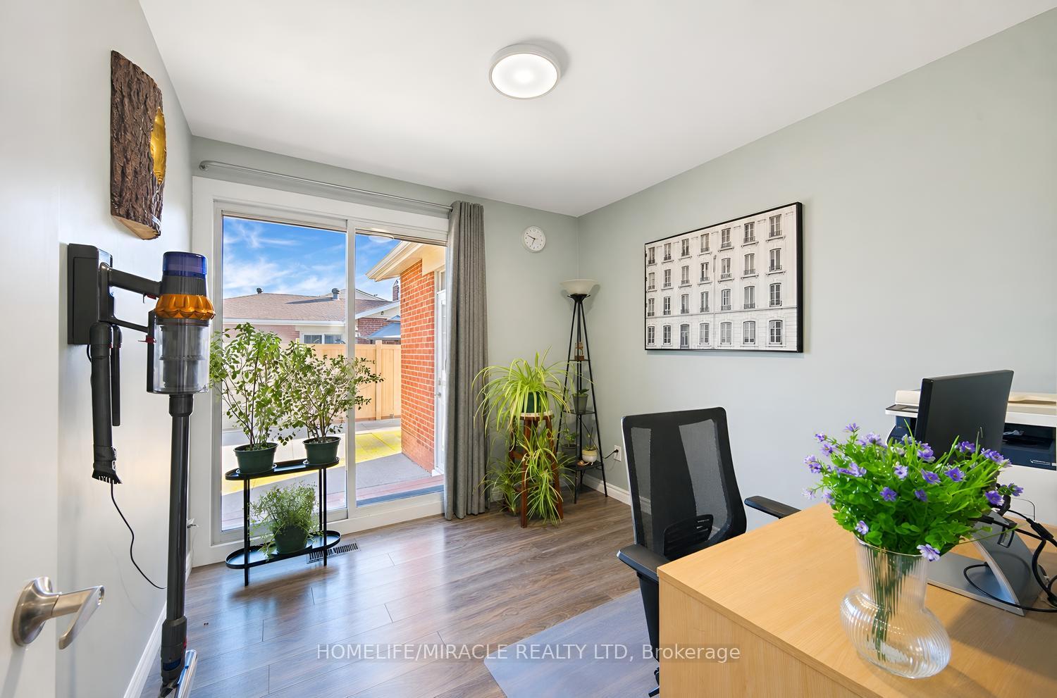 Photo 27 of 14 Tinton Crescent, Etobicoke, West Humber-Clairville — HOMEH