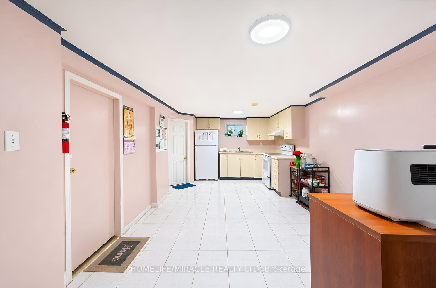 Photo 32 of 14 Tinton Crescent, Etobicoke, West Humber-Clairville — HOMEH