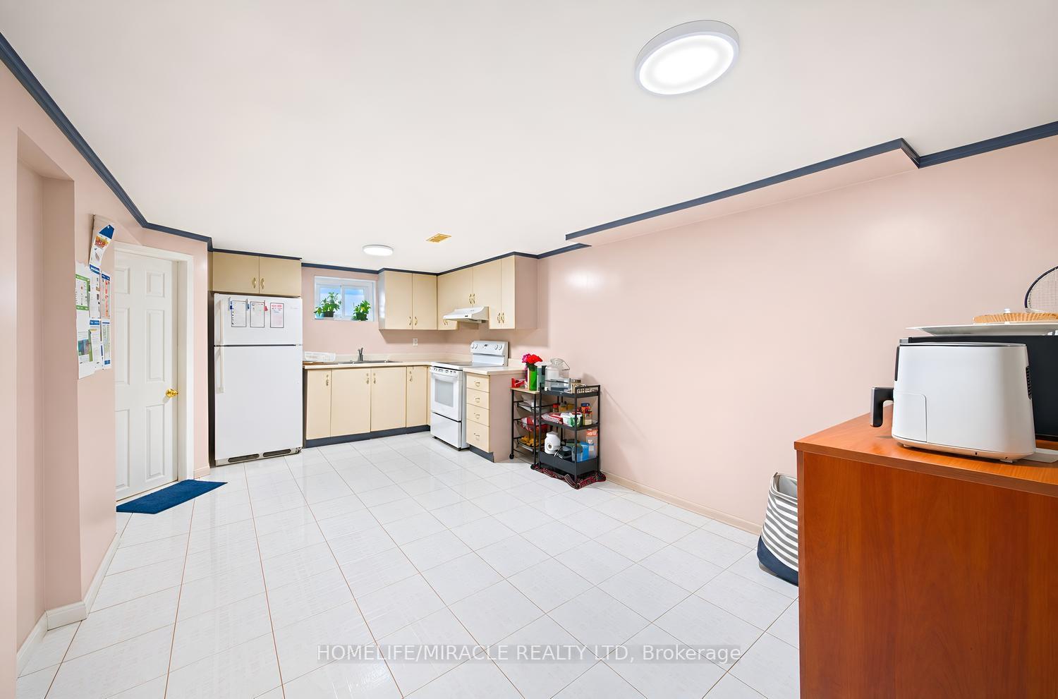Photo 33 of 14 Tinton Crescent, Etobicoke, West Humber-Clairville — HOMEH