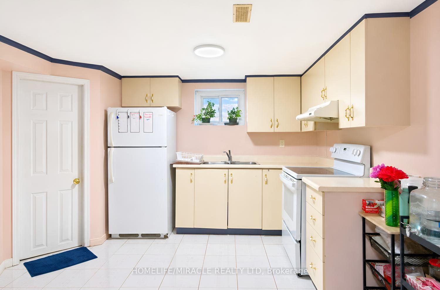 Photo 34 of 14 Tinton Crescent, Etobicoke, West Humber-Clairville — HOMEH