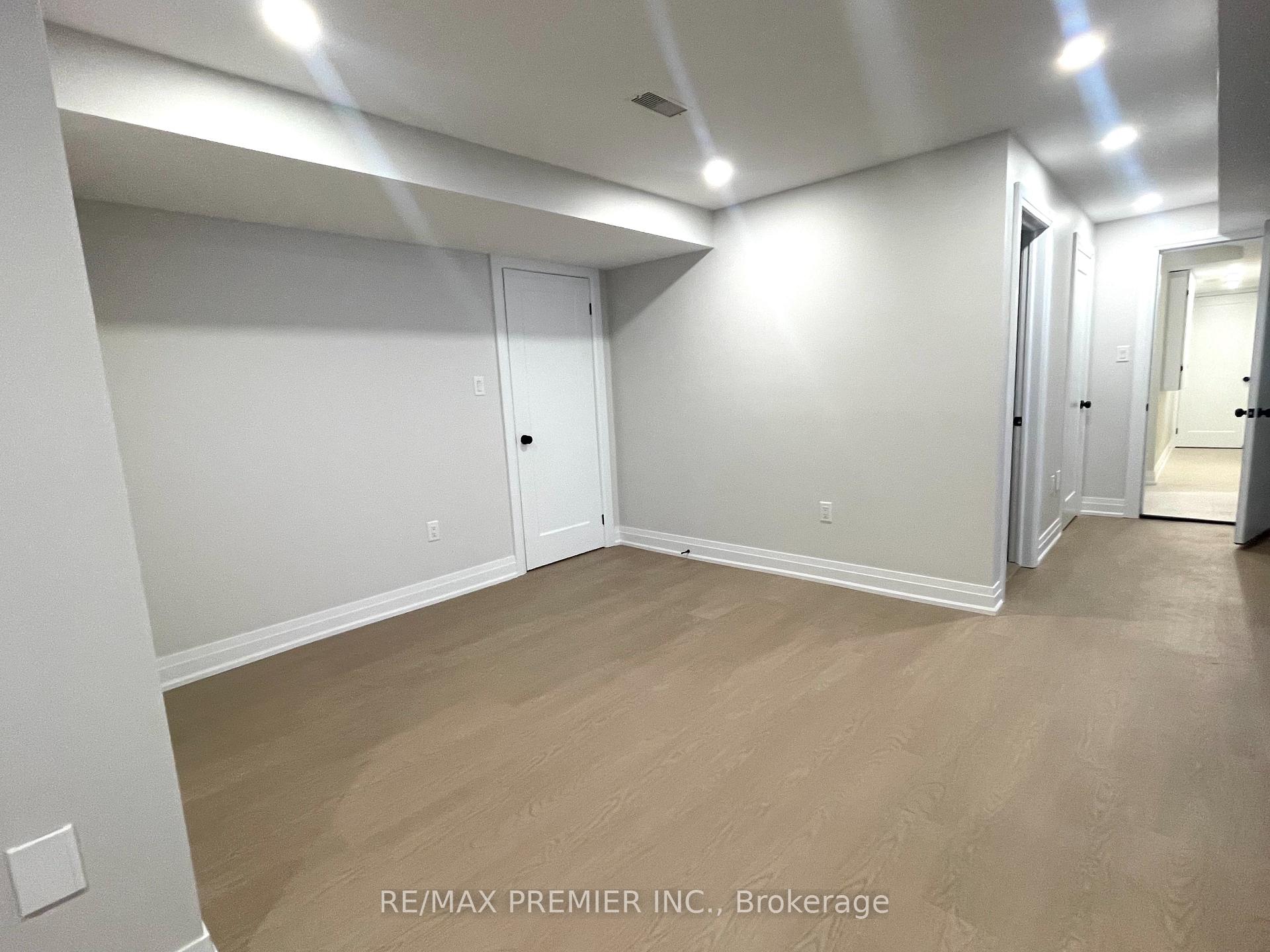 Photo 10 of 115 Mapes Avenue, Vaughan, West Woodbridge — HOMEH