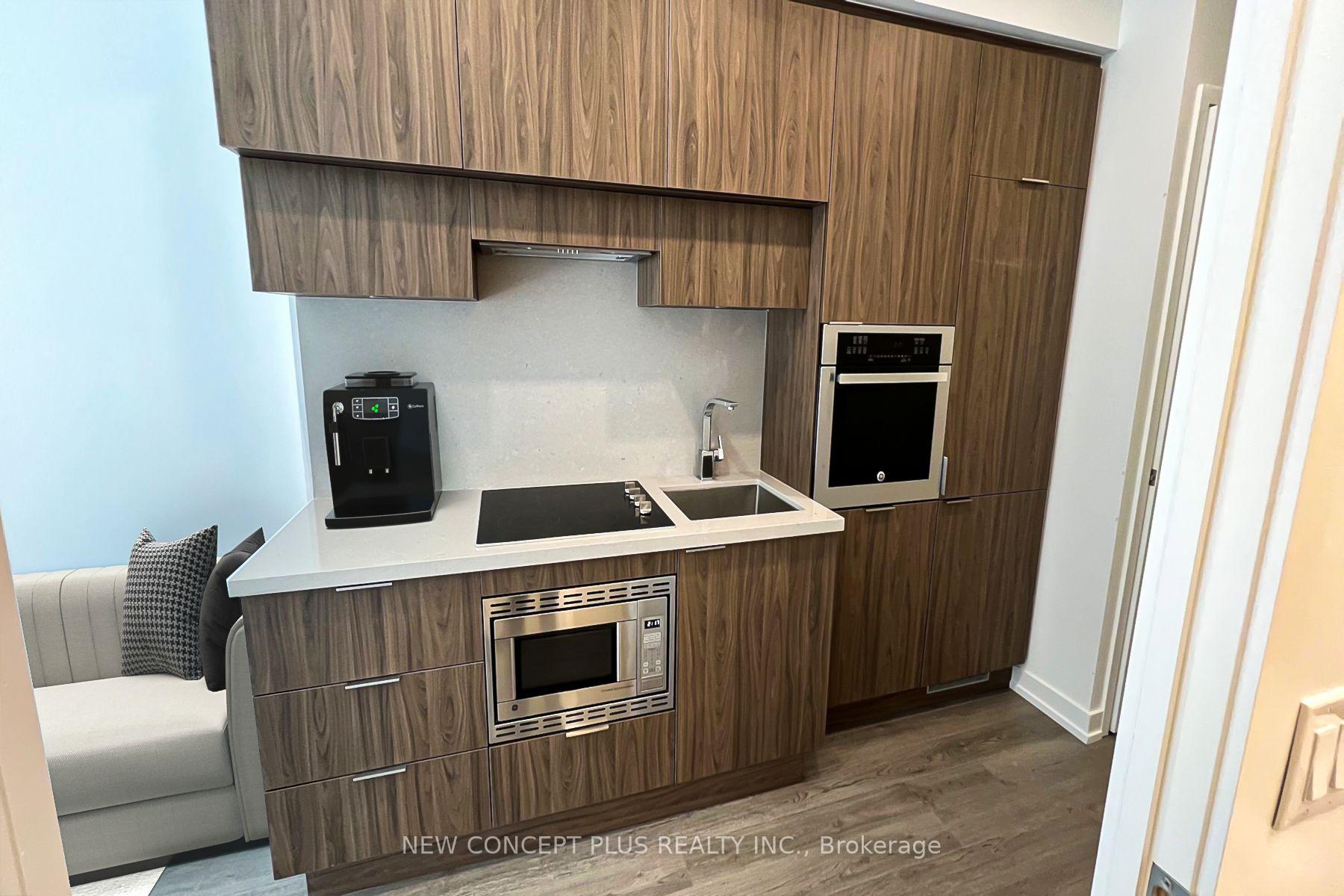 Photo 3 of Unit 404, 39 Roehampton Avenue, Toronto, Mount Pleasant West — HOMEH