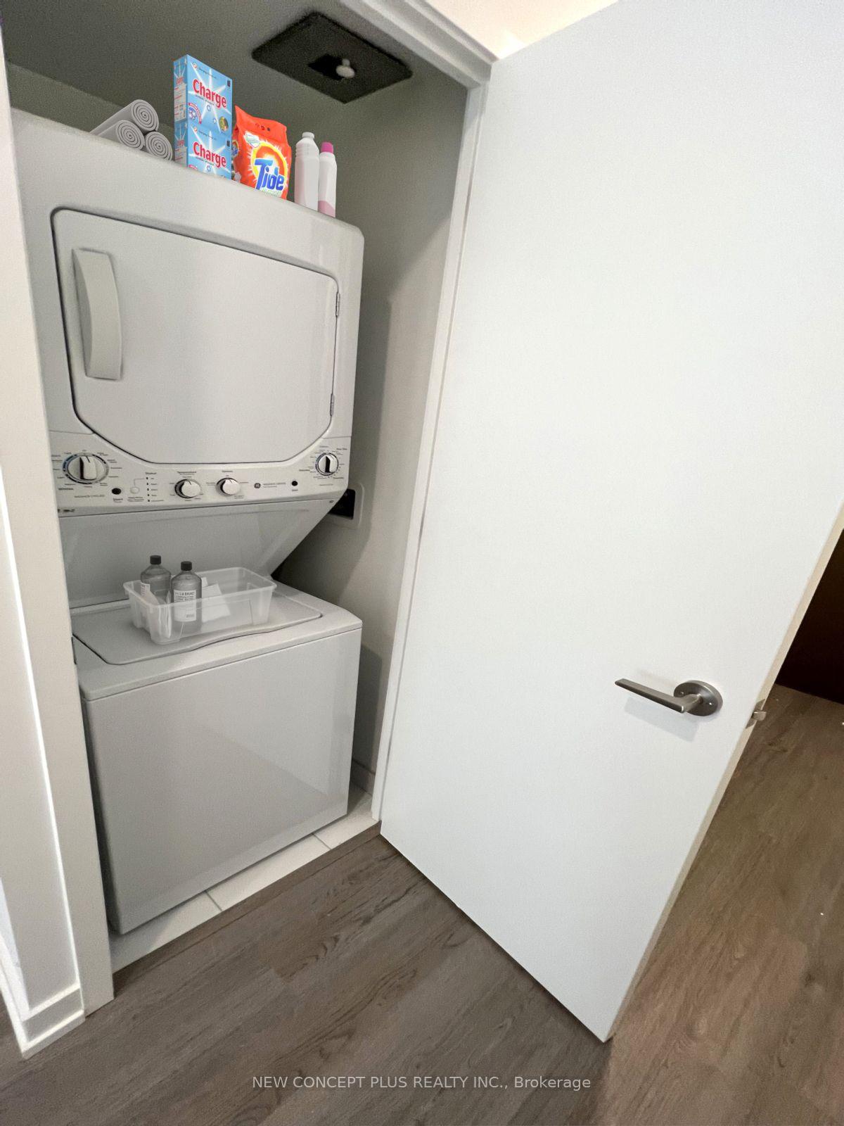 Photo 6 of Unit 404, 39 Roehampton Avenue, Toronto, Mount Pleasant West — HOMEH