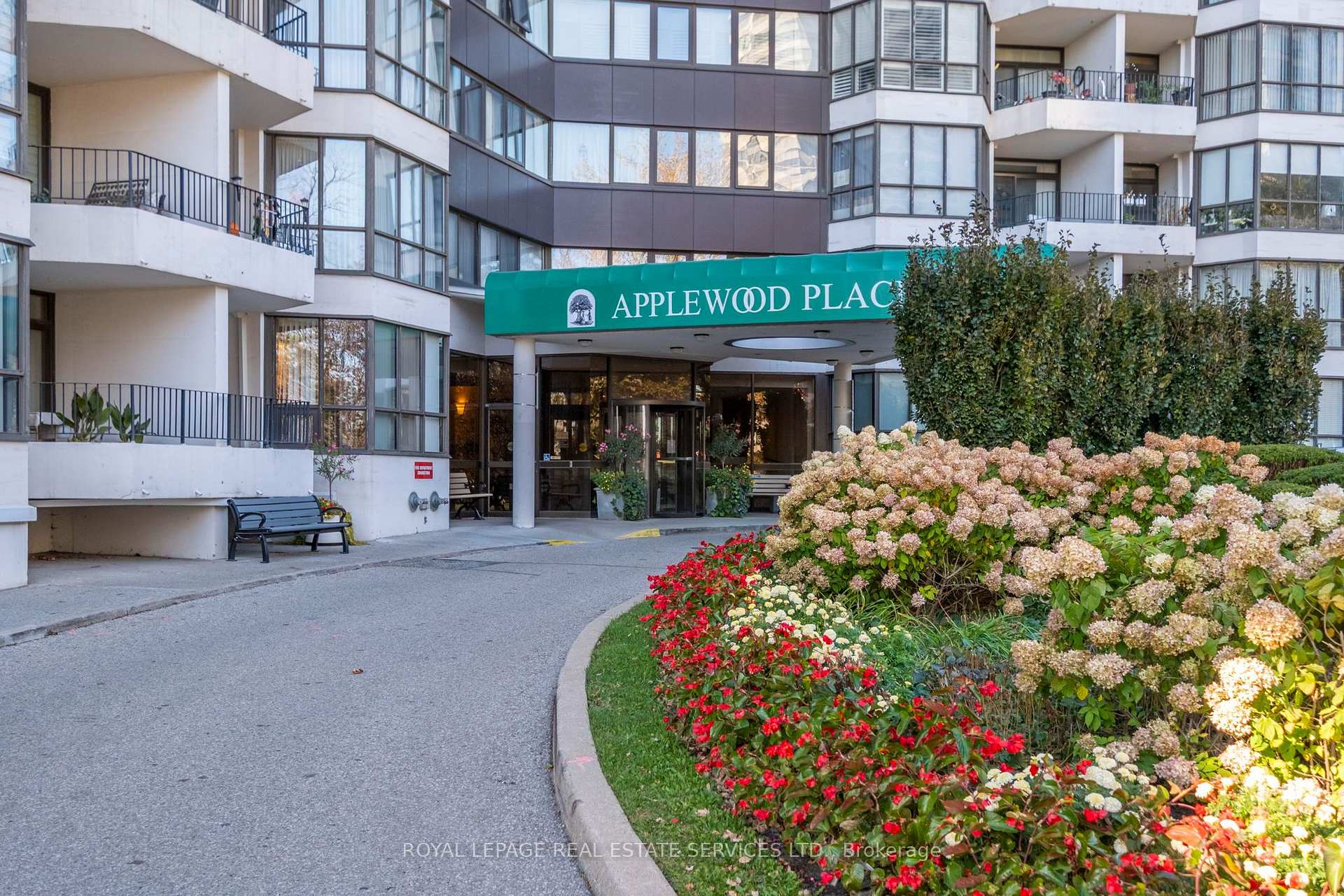 Photo 2 of Unit 416, 1333 Bloor Street, Mississauga, Applewood — HOMEH