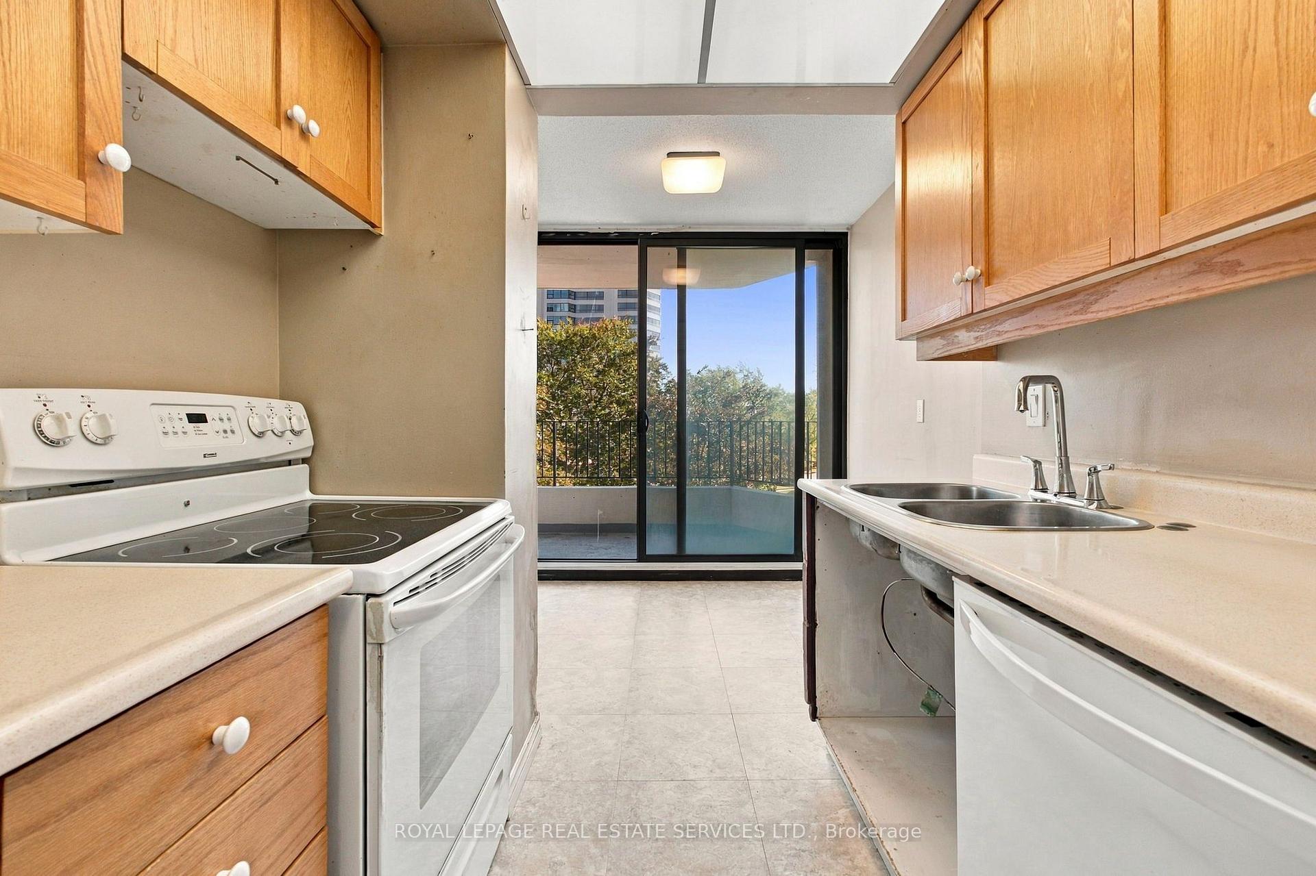 Photo 5 of Unit 416, 1333 Bloor Street, Mississauga, Applewood — HOMEH