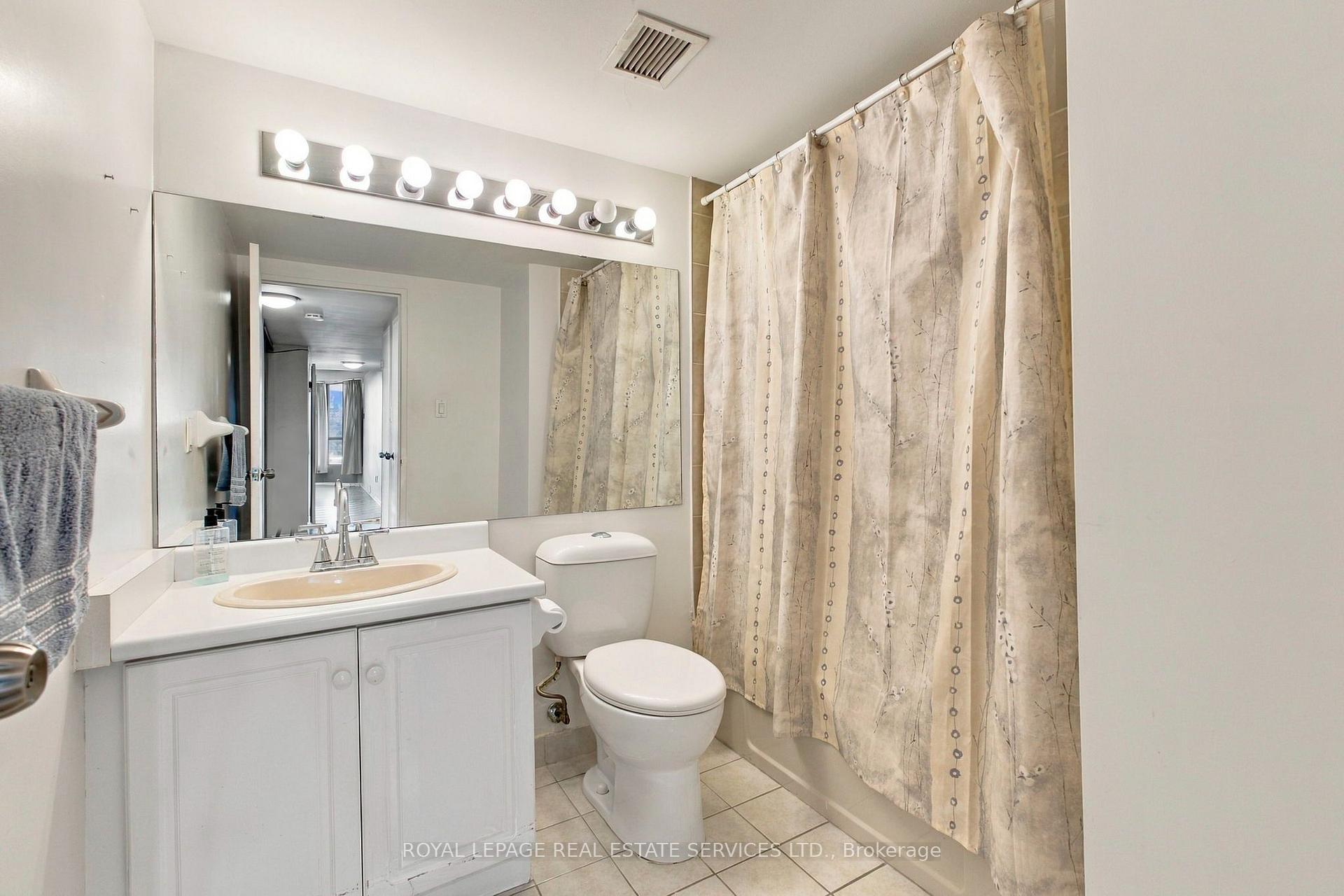 Photo 14 of Unit 416, 1333 Bloor Street, Mississauga, Applewood — HOMEH