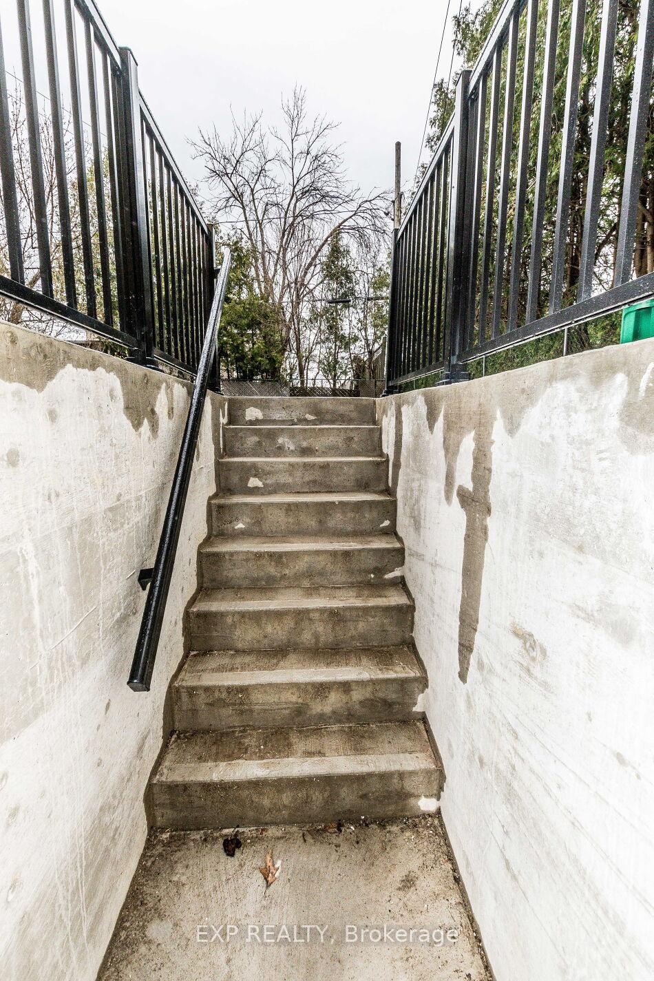 Photo 2 of Unit Basement Apartment, 91 Corby Crescent, Brampton, Brampton South — HOMEH