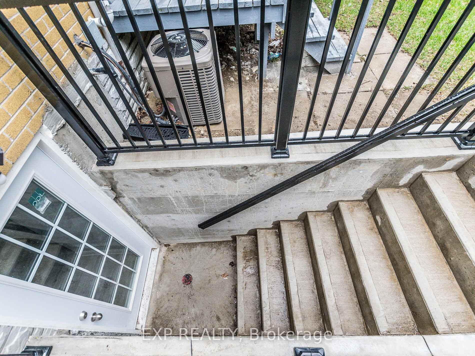 Photo 3 of Unit Basement Apartment, 91 Corby Crescent, Brampton, Brampton South — HOMEH