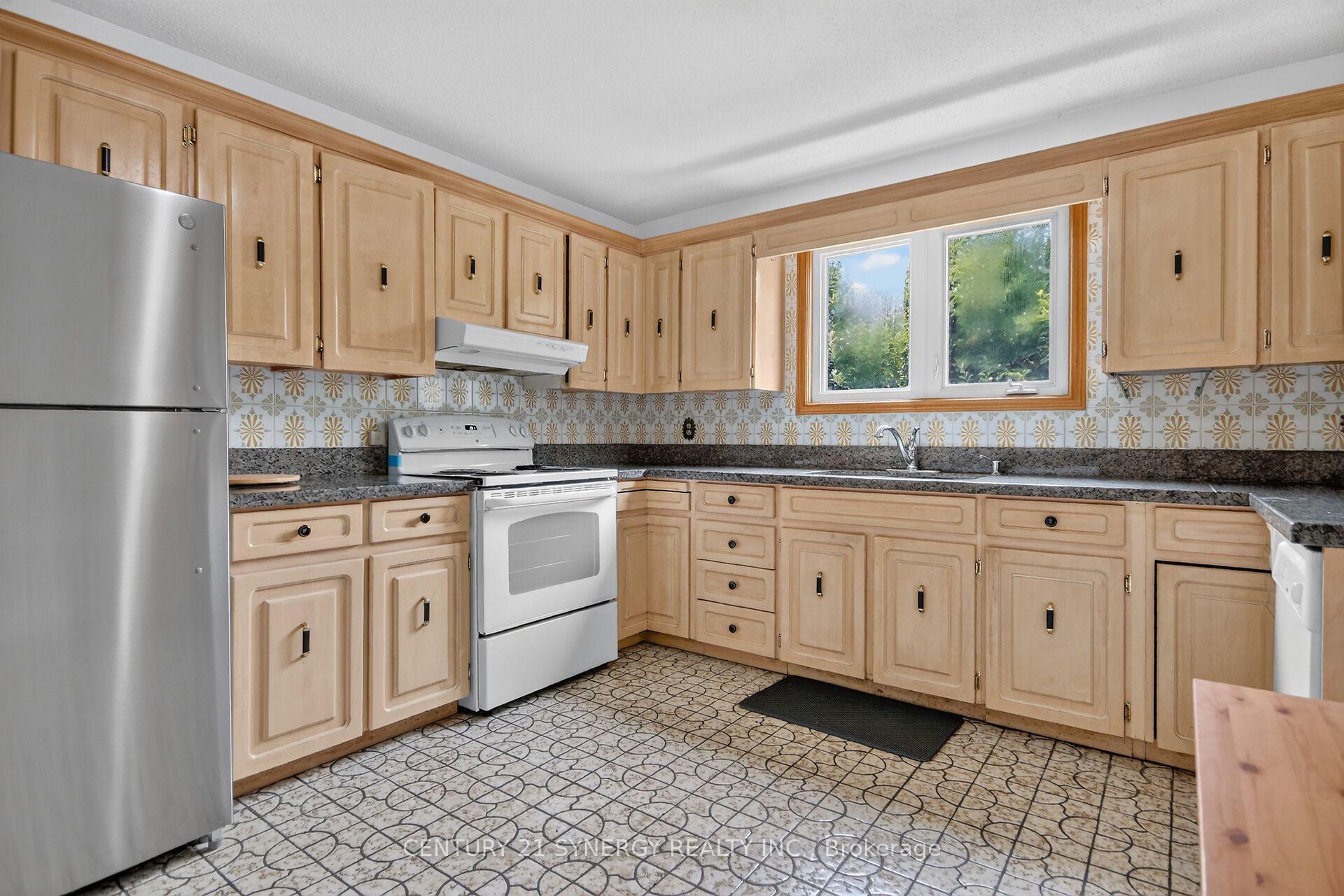 Photo 8 of 974 Greenbriar Avenue, Ottawa, Carleton Heights — HOMEH