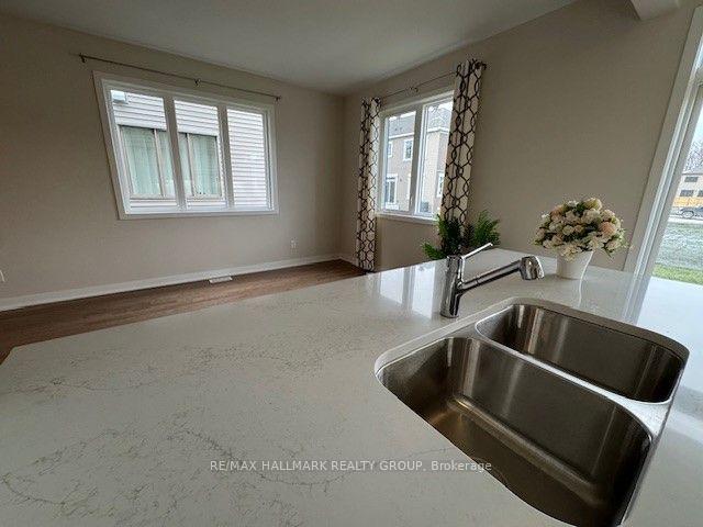 Photo 8 of 521 Galanthus Walk, Ottawa, Kanata - Morgan's Grant/South March — HOMEH