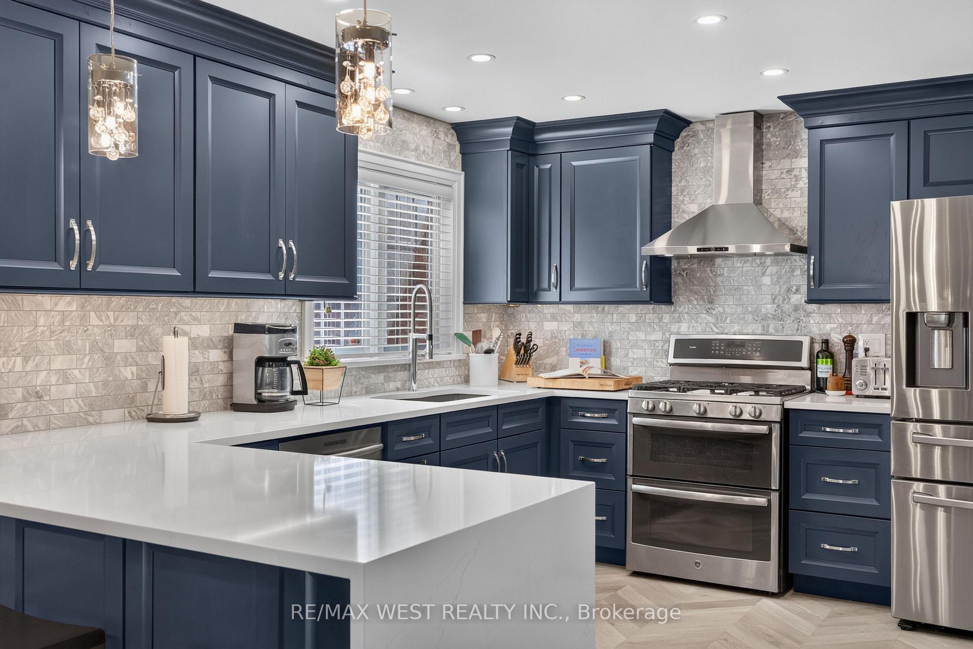 Photo 2 of 507 Alder Court, Pickering, Amberlea — HOMEH