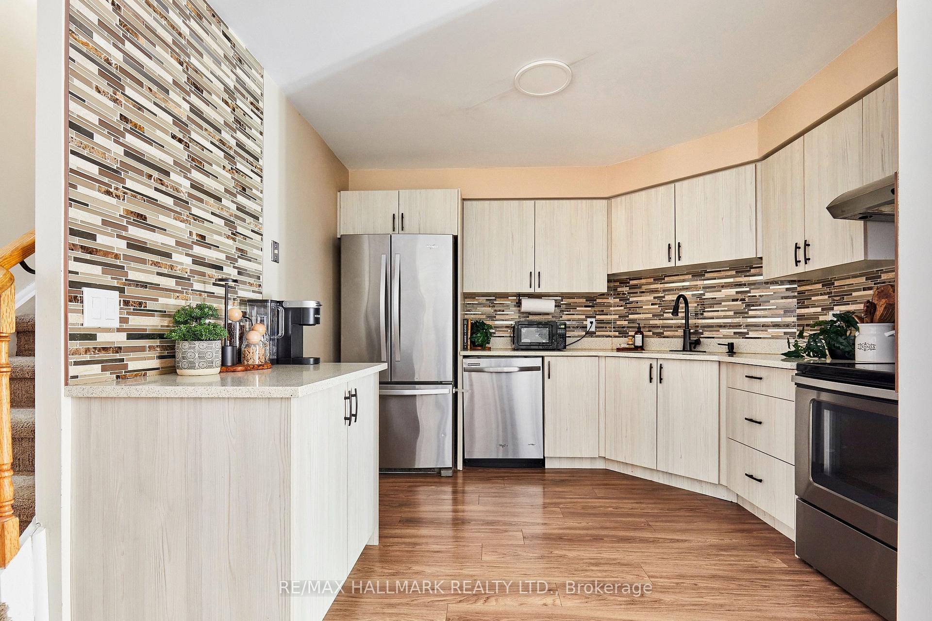 Photo 2 of Unit 305, 1400 The Esplanade Centre N, Pickering, Town Centre — HOMEH