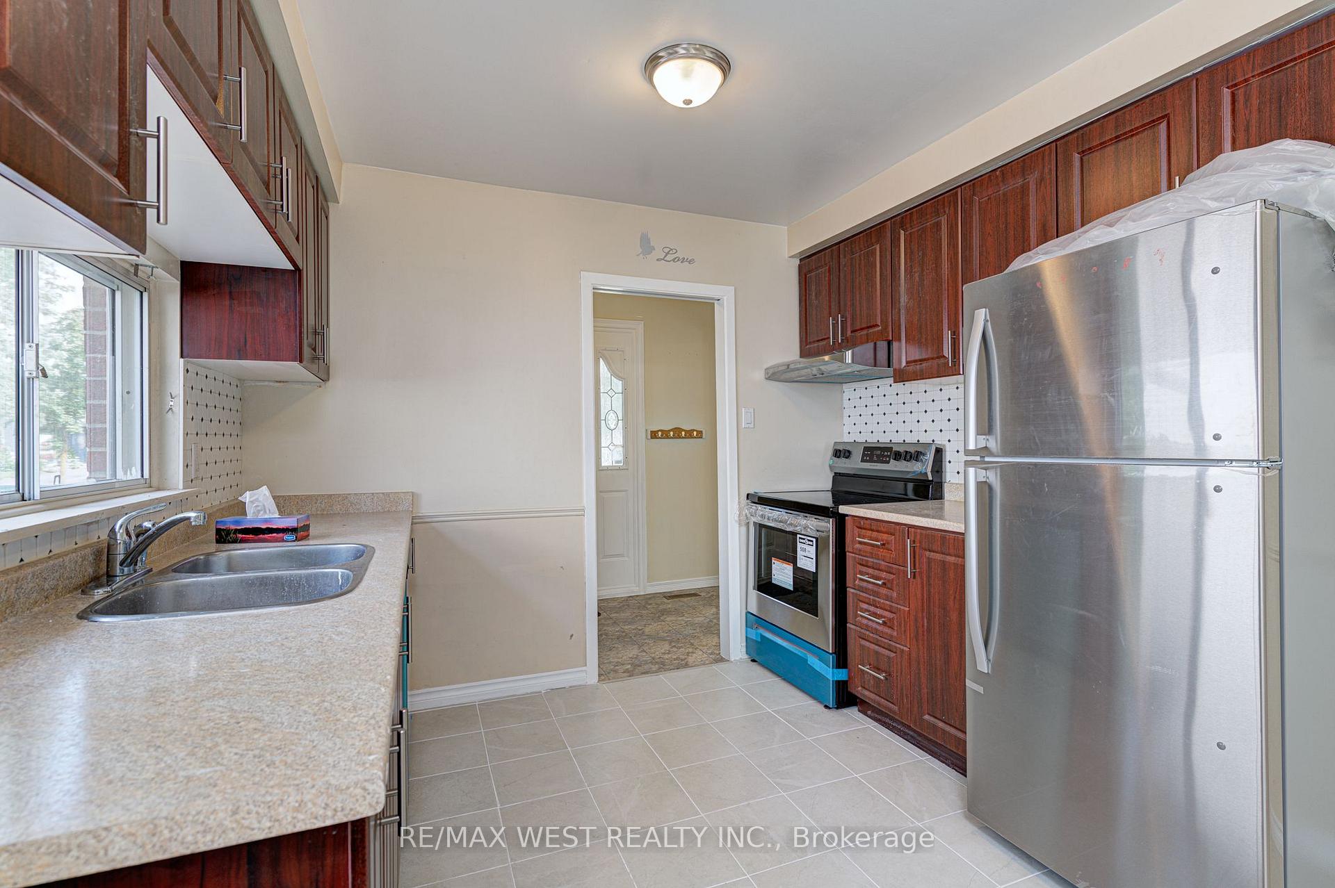 Photo 1 of Unit Upper Lvl, 18 Glenforest Road, Brampton, Northgate — HOMEH