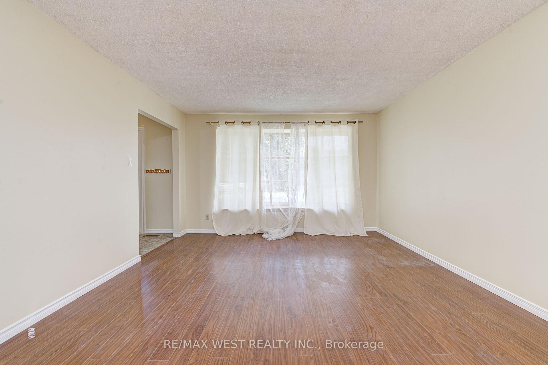 Photo 8 of Unit Upper Lvl, 18 Glenforest Road, Brampton, Northgate — HOMEH