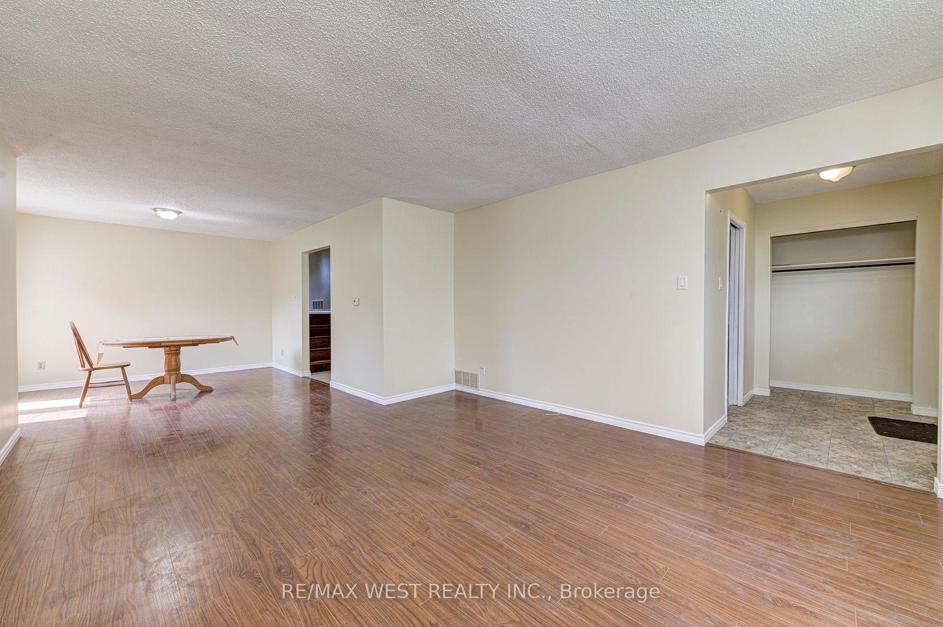 Photo 11 of Unit Upper Lvl, 18 Glenforest Road, Brampton, Northgate — HOMEH