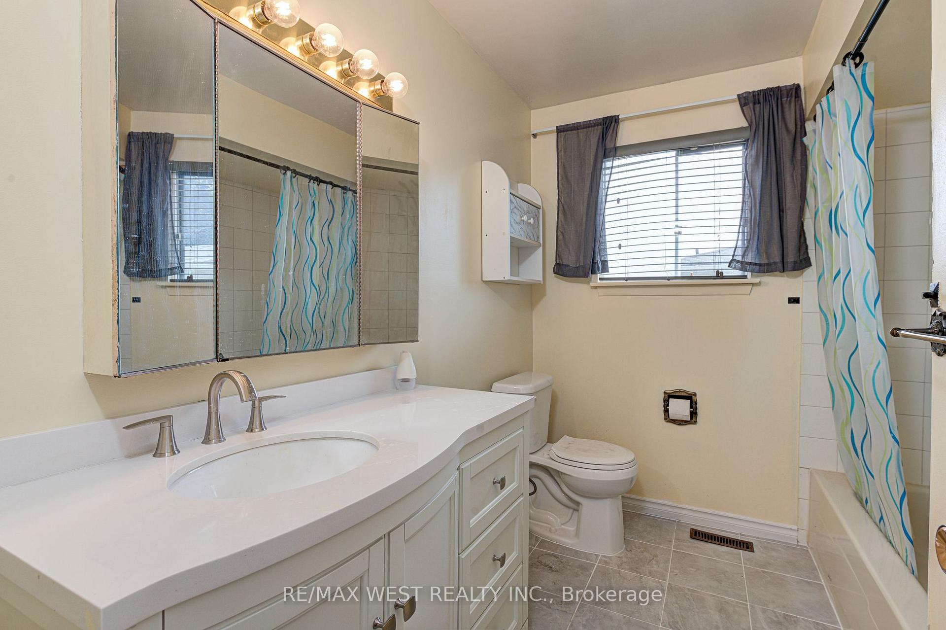 Photo 21 of Unit Upper Lvl, 18 Glenforest Road, Brampton, Northgate — HOMEH