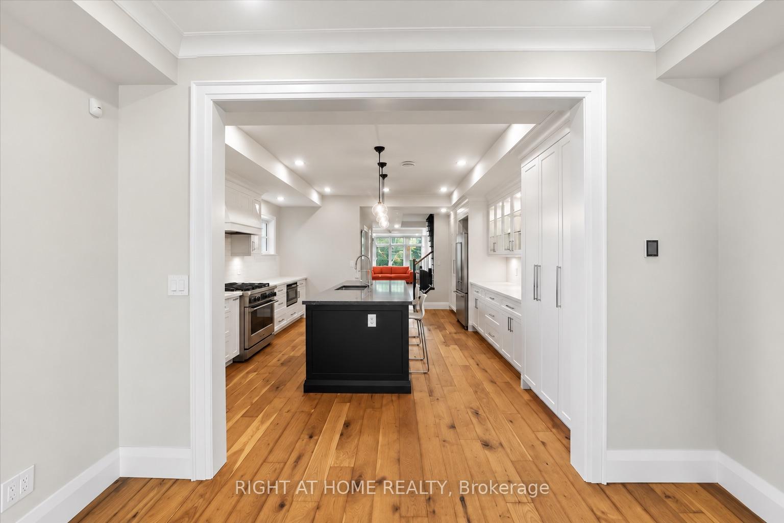 Photo 8 of 79 Wilson Street E, Oakville, Central — HOMEH