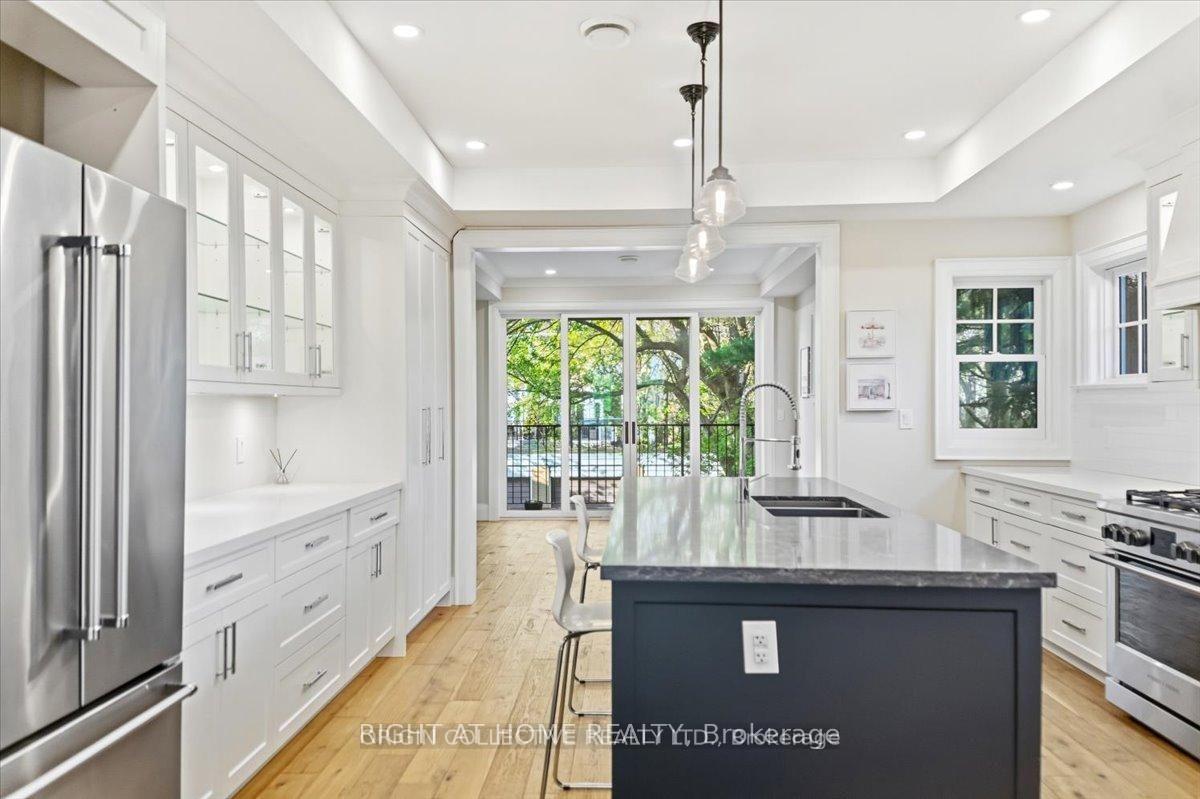 Photo 10 of 79 Wilson Street E, Oakville, Central — HOMEH