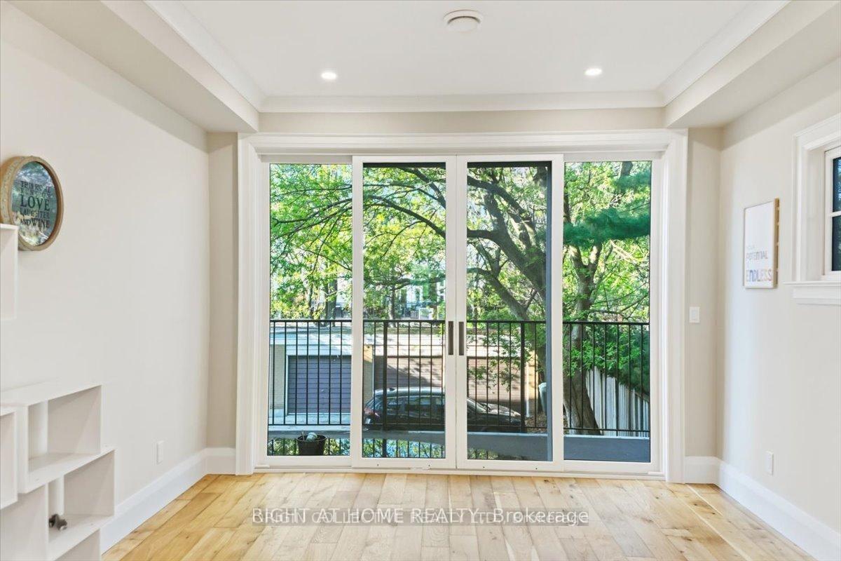 Photo 11 of 79 Wilson Street E, Oakville, Central — HOMEH