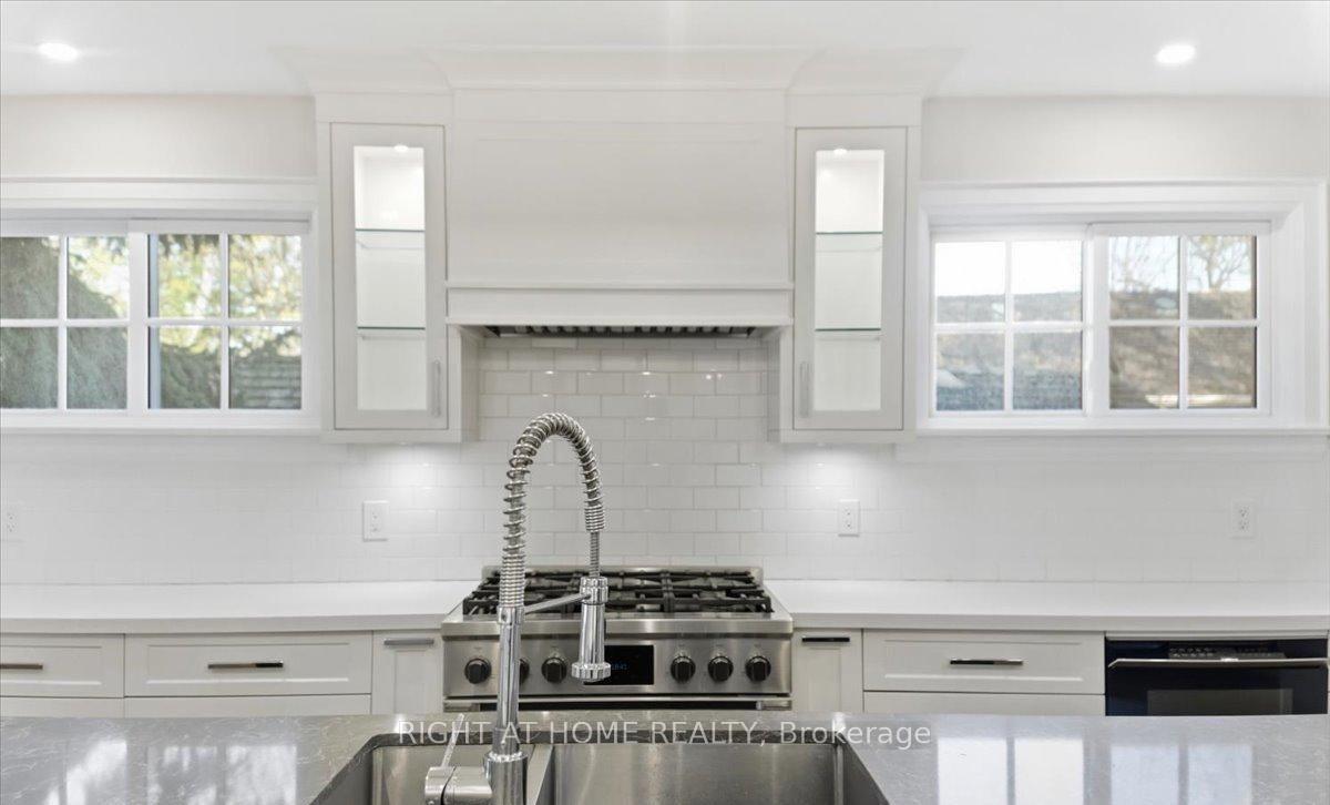 Photo 13 of 79 Wilson Street E, Oakville, Central — HOMEH