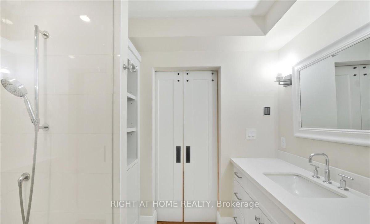 Photo 23 of 79 Wilson Street E, Oakville, Central — HOMEH