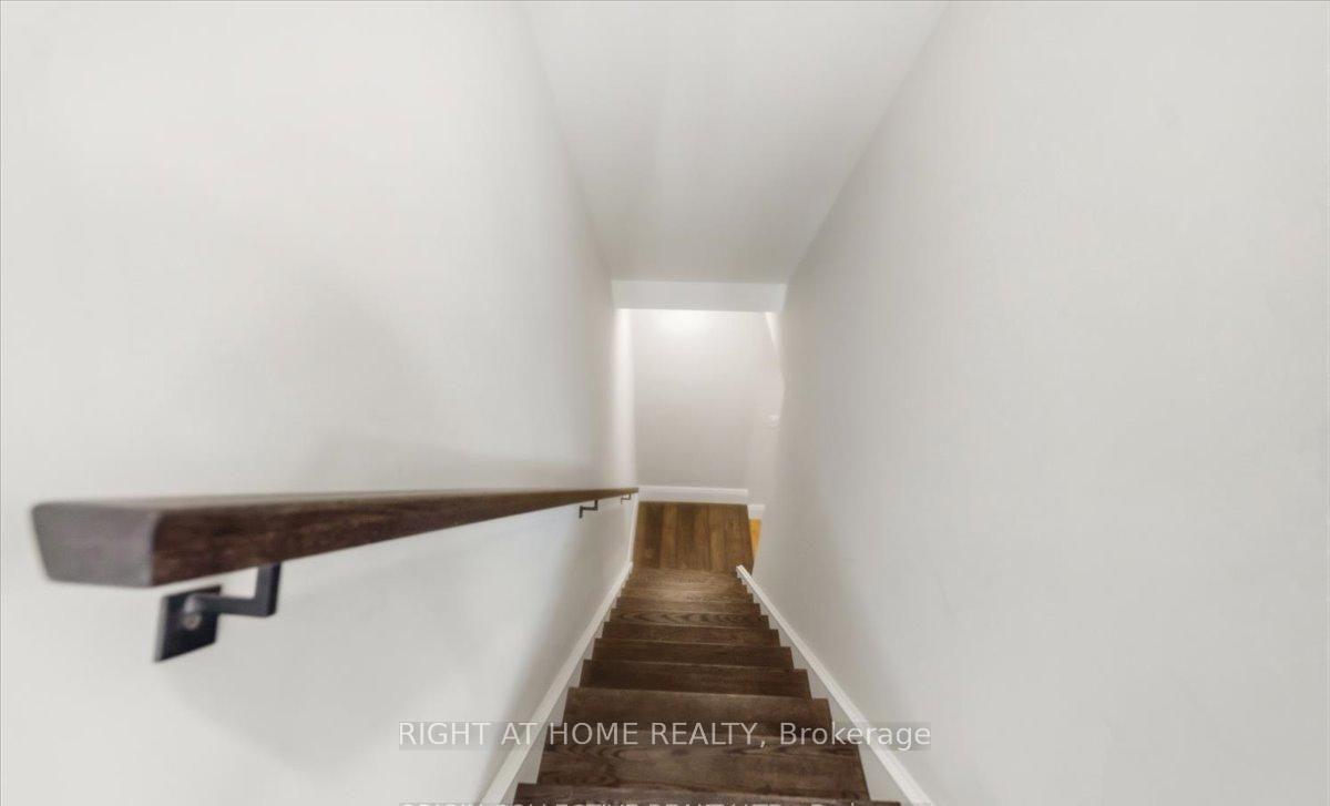 Photo 33 of 79 Wilson Street E, Oakville, Central — HOMEH