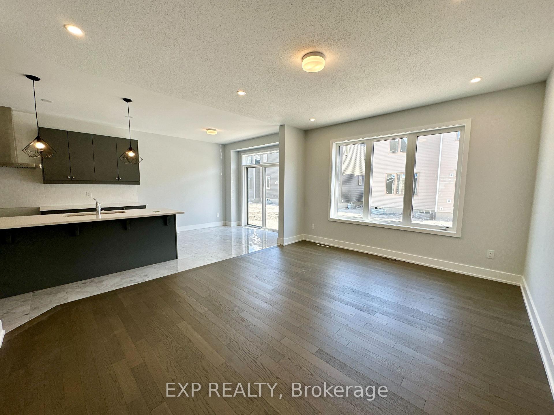 Photo 3 of 623 Cygnus Street, Ottawa, Barrhaven - Half Moon Bay — HOMEH