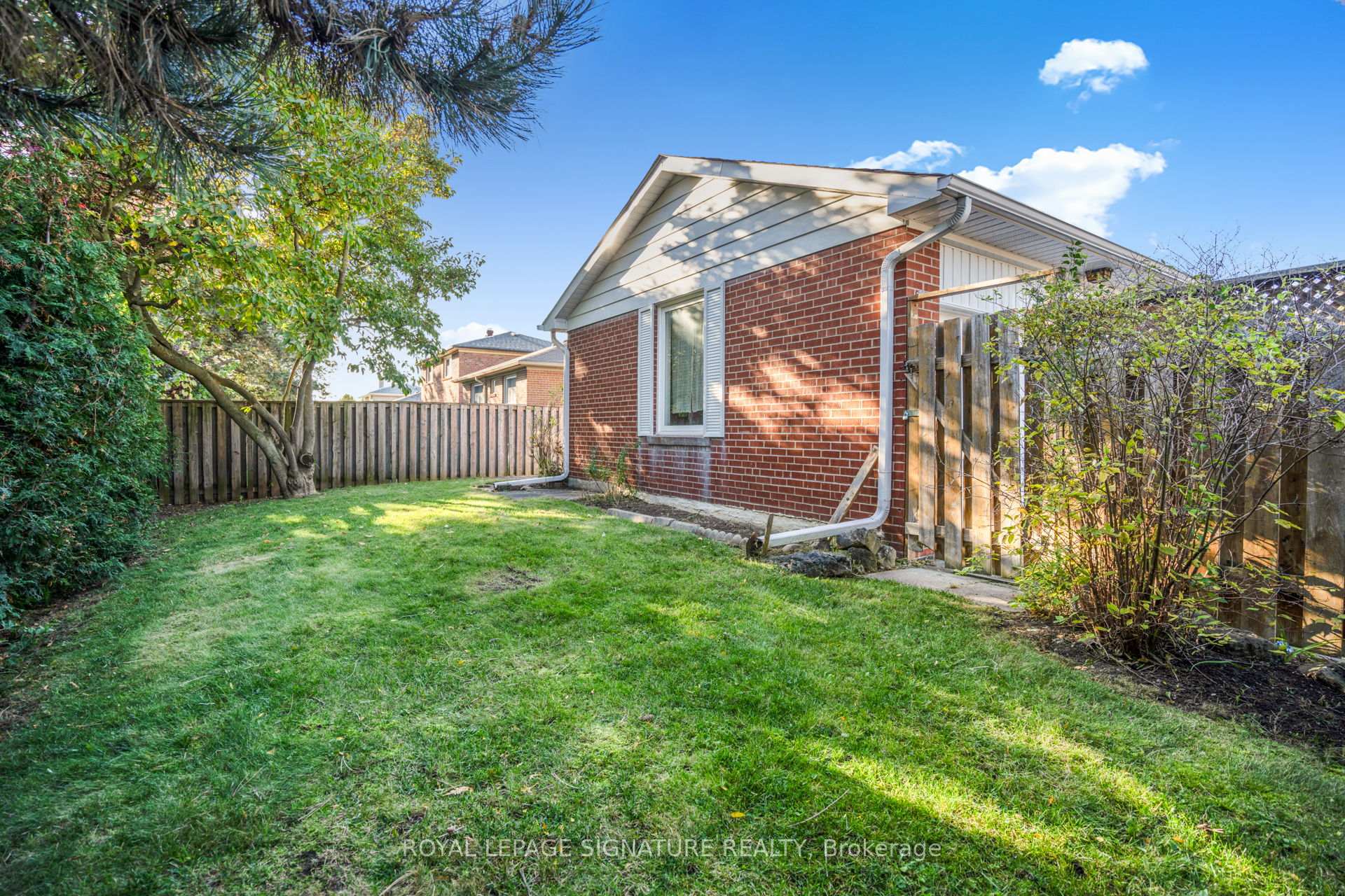 Photo 33 of 43 Kathrose Drive, North York, Pleasant View — HOMEH