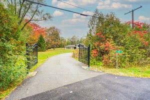 Photo 3 of 12 Westgate Boulevard, King, King City — HOMEH