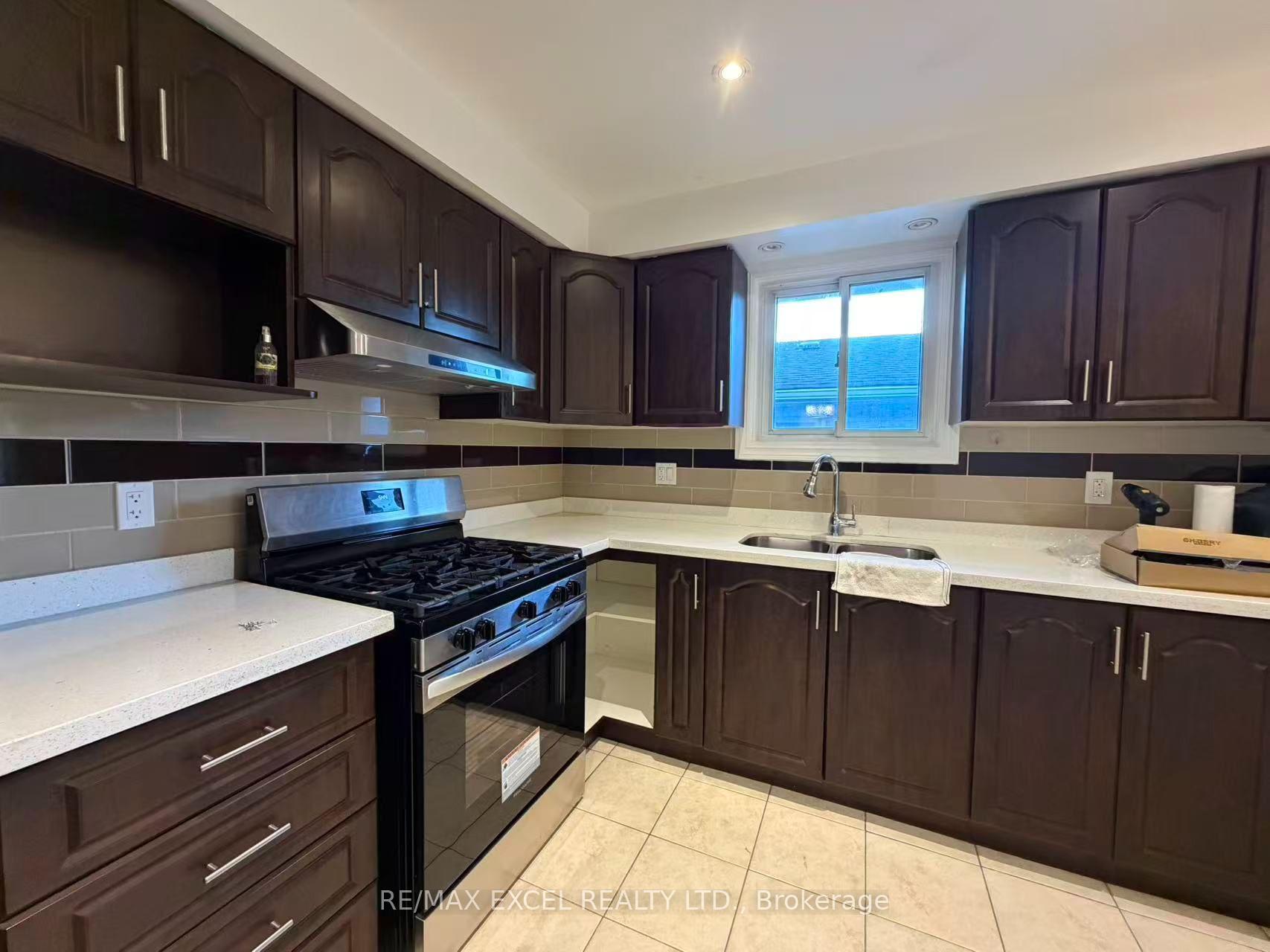 Photo 5 of Unit Upper, 4 Lawnmere Crescent, Scarborough, Agincourt South-Malvern West — HOMEH