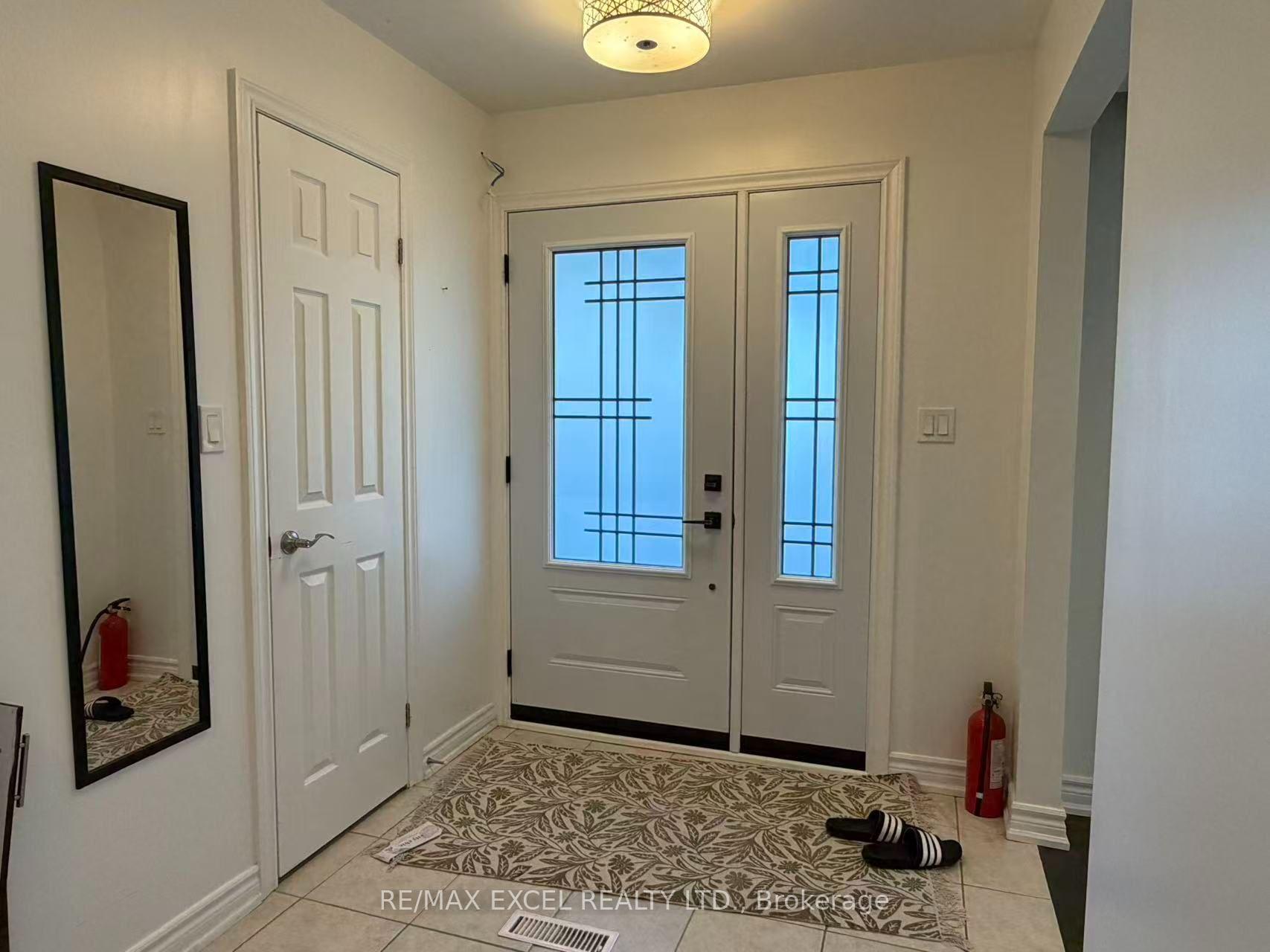 Photo 3 of Unit Upper, 4 Lawnmere Crescent, Scarborough, Agincourt South-Malvern West — HOMEH