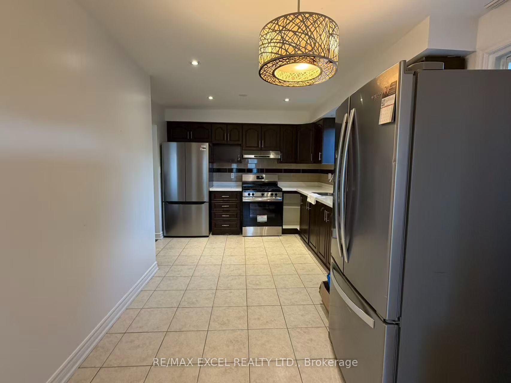 Photo 4 of Unit Upper, 4 Lawnmere Crescent, Scarborough, Agincourt South-Malvern West — HOMEH