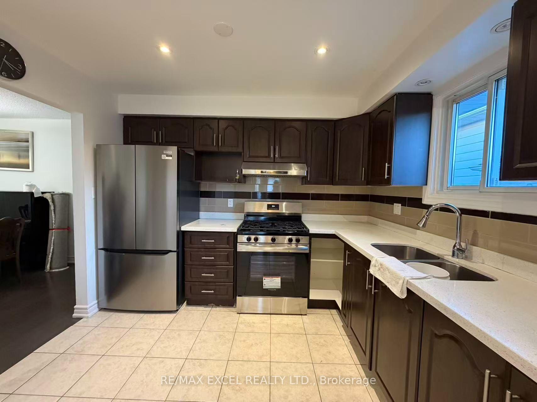 Photo 1 of Unit Upper, 4 Lawnmere Crescent, Scarborough, Agincourt South-Malvern West — HOMEH